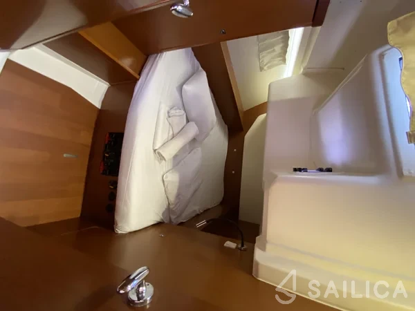 Oceanis 45 - Yacht Charter Sailica