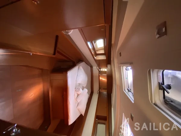 Oceanis 45 - Yacht Charter Sailica