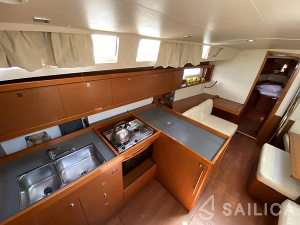 Oceanis 45 - Yacht Charter Sailica
