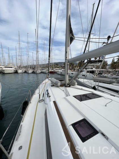 Sun Odyssey 509 - Yacht Charter Sailica