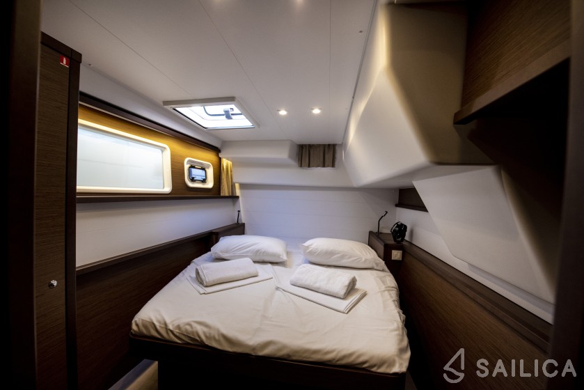 Lagoon 450  Flybridge - Yacht Charter Sailica