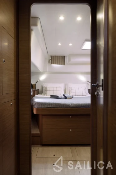 Lagoon 450  Flybridge - Yacht Charter Sailica