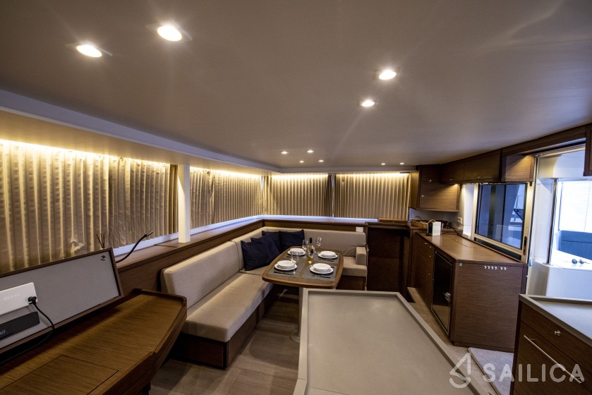 Lagoon 450  Flybridge - Yacht Charter Sailica