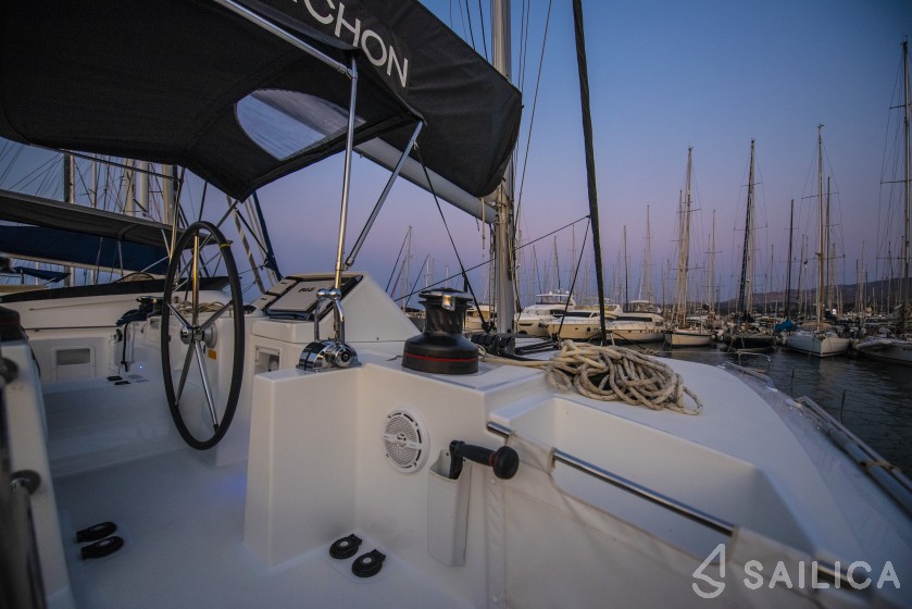 Lagoon 450  Flybridge - Yacht Charter Sailica