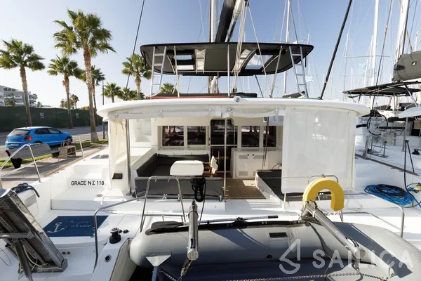 Lagoon 450  Flybridge - Yacht Charter Sailica