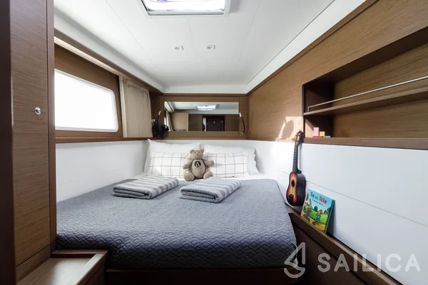 Lagoon 450  Flybridge - Yacht Charter Sailica
