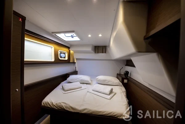Lagoon 450  Flybridge - Yacht Charter Sailica