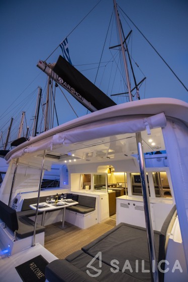 Lagoon 450  Flybridge - Yacht Charter Sailica