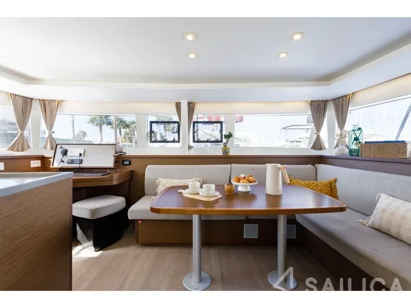 Lagoon 450  Flybridge - Yacht Charter Sailica