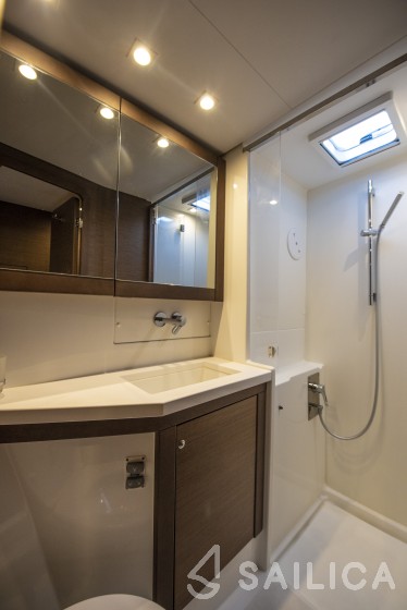 Lagoon 450  Flybridge - Yacht Charter Sailica
