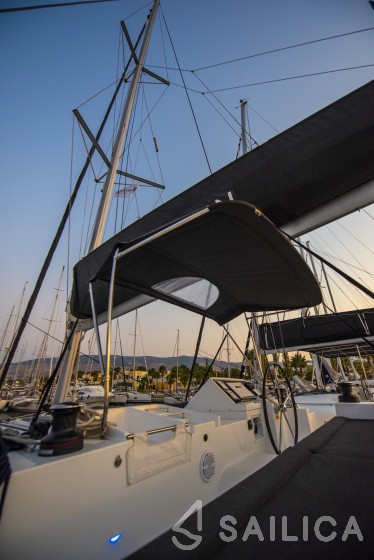 Lagoon 450  Flybridge - Yacht Charter Sailica