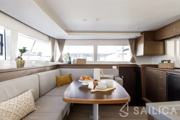 Lagoon 450  Flybridge - Yacht Charter Sailica