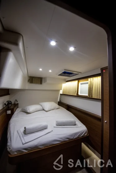 Lagoon 450  Flybridge - Yacht Charter Sailica