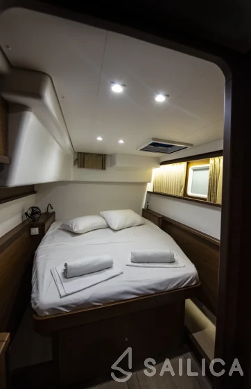 Lagoon 450  Flybridge - Yacht Charter Sailica