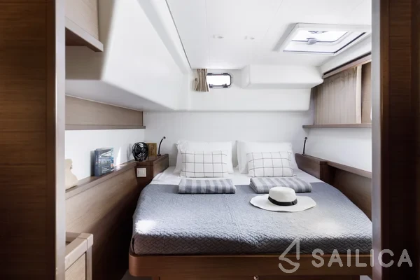 Lagoon 450  Flybridge - Yacht Charter Sailica