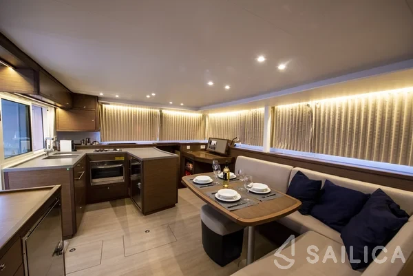 Lagoon 450  Flybridge - Yacht Charter Sailica