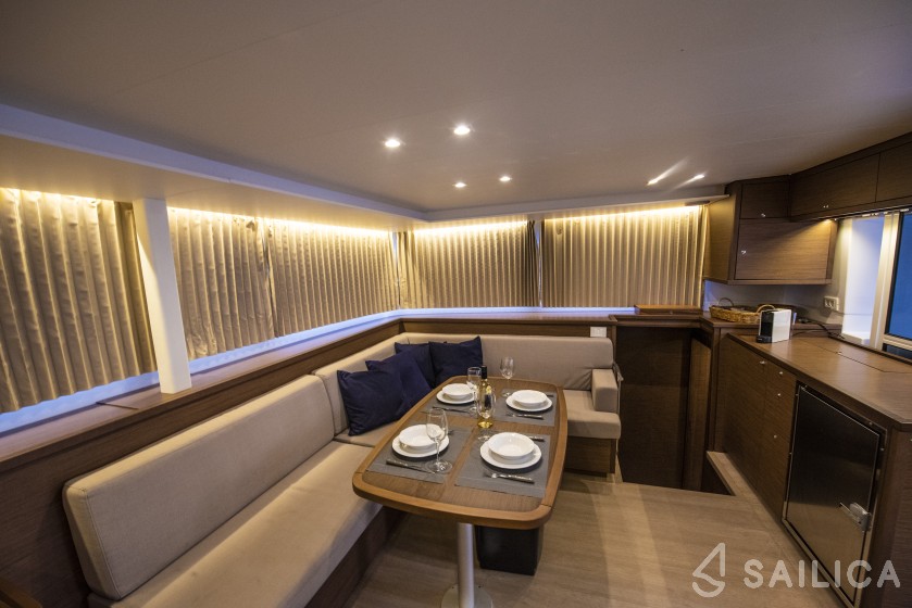 Lagoon 450  Flybridge - Yacht Charter Sailica
