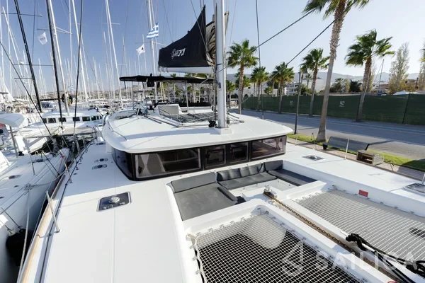Lagoon 450  Flybridge - Yacht Charter Sailica