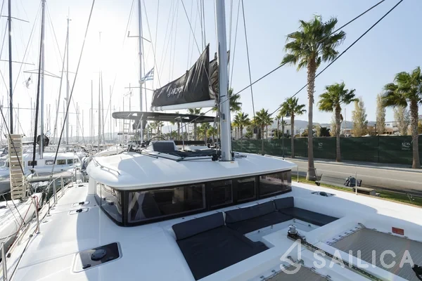 Lagoon 450  Flybridge - Yacht Charter Sailica
