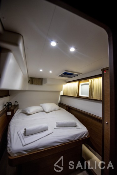 Lagoon 450  Flybridge - Yacht Charter Sailica