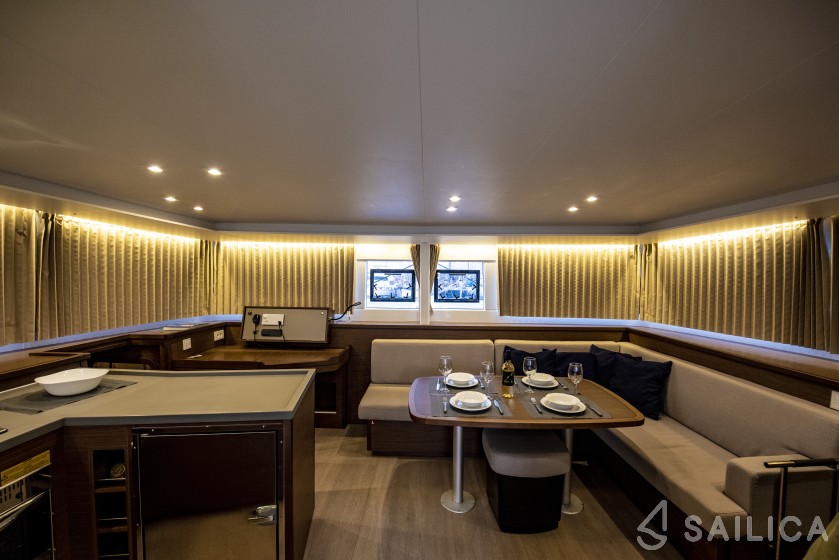 Lagoon 450  Flybridge - Yacht Charter Sailica