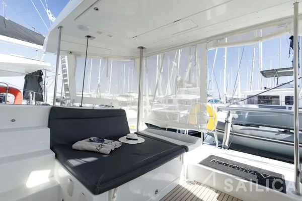 Lagoon 450  Flybridge - Yacht Charter Sailica
