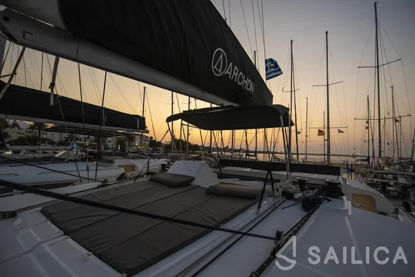 Lagoon 450  Flybridge - Yacht Charter Sailica
