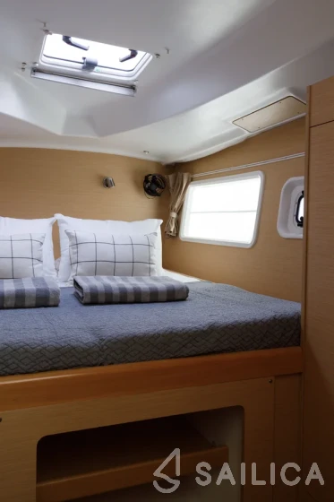 Lagoon 380 S2 - Yacht Charter Sailica