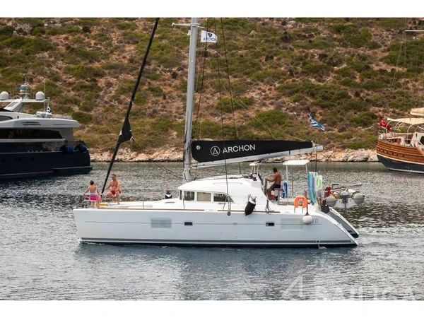 Lagoon 380 S2 - Yacht Charter Sailica