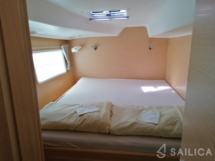 Lagoon 380 S2 - Yacht Charter Sailica