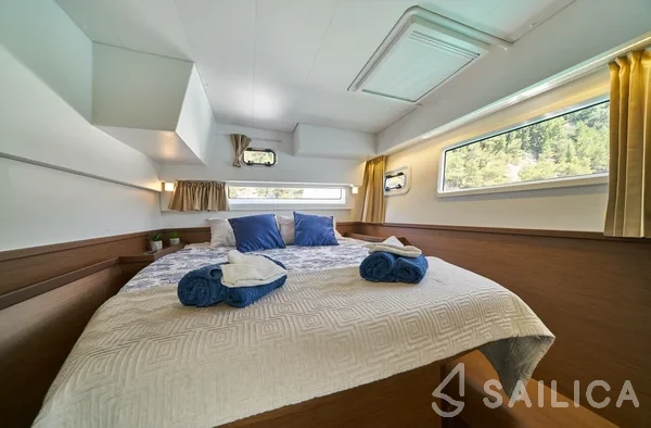 Lagoon 42 - Yacht Charter Sailica