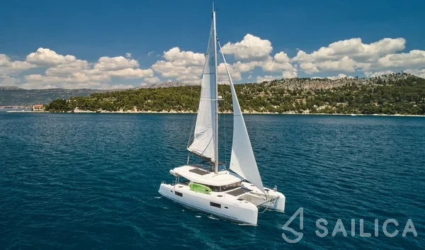Lagoon 42 - Yacht Charter Sailica
