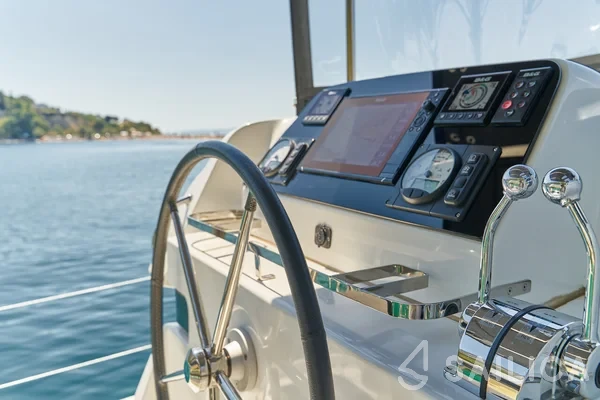 Lagoon 42 - Yacht Charter Sailica