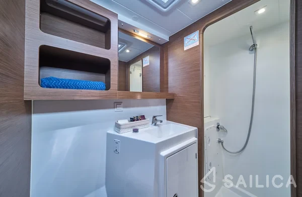 Lagoon 42 - Yacht Charter Sailica