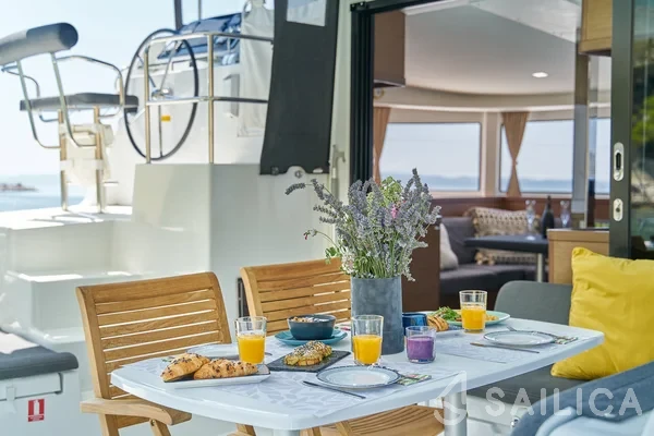 Lagoon 42 - Yacht Charter Sailica