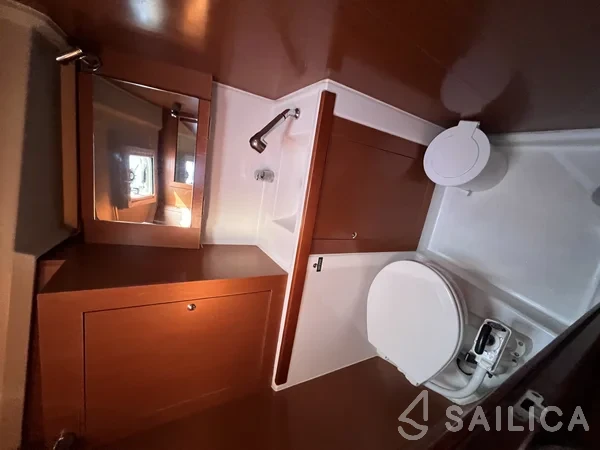 Oceanis 41.1 - Yacht Charter Sailica
