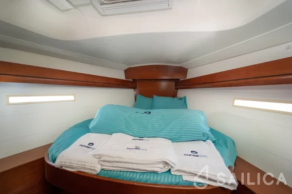 Dufour 425 Grand Large - Yacht Charter Sailica