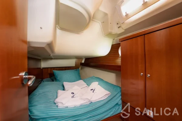 Dufour 425 Grand Large - Yacht Charter Sailica