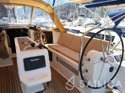 Dufour 425 Grand Large - Yacht Charter Sailica