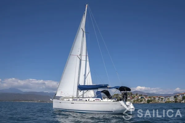 Dufour 425 Grand Large - Yacht Charter Sailica