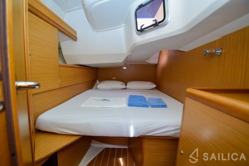 Sun Odyssey 44i - Yacht Charter Sailica