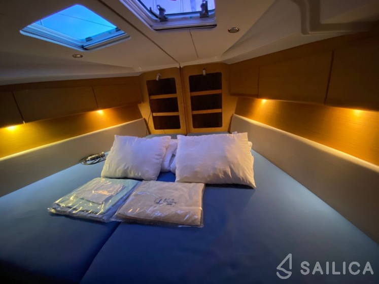 Sun Odyssey 44i - Yacht Charter Sailica