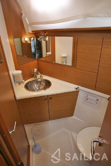 Sun Odyssey 44i - Yacht Charter Sailica