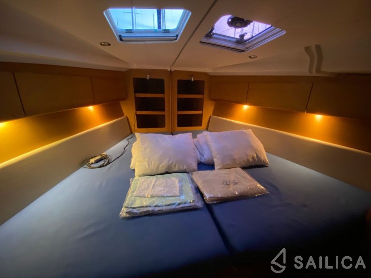 Sun Odyssey 44i - Yacht Charter Sailica