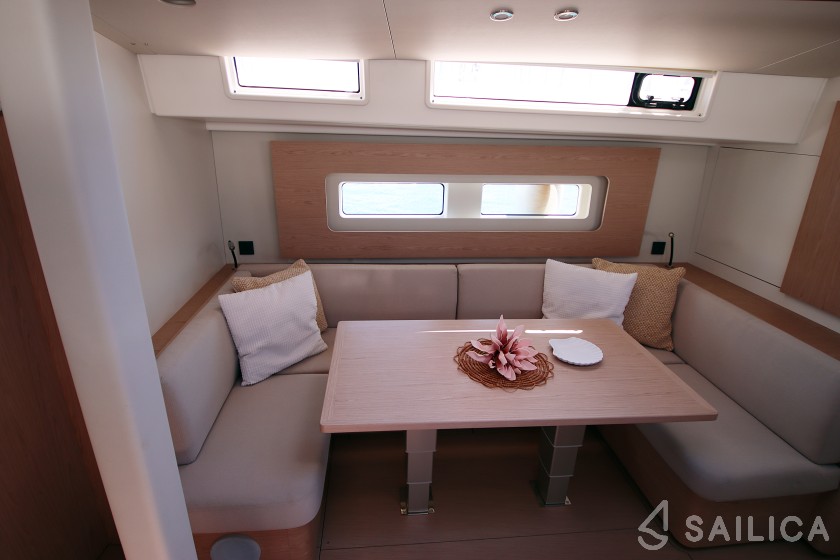Oceanis 54 - Yacht Charter Sailica