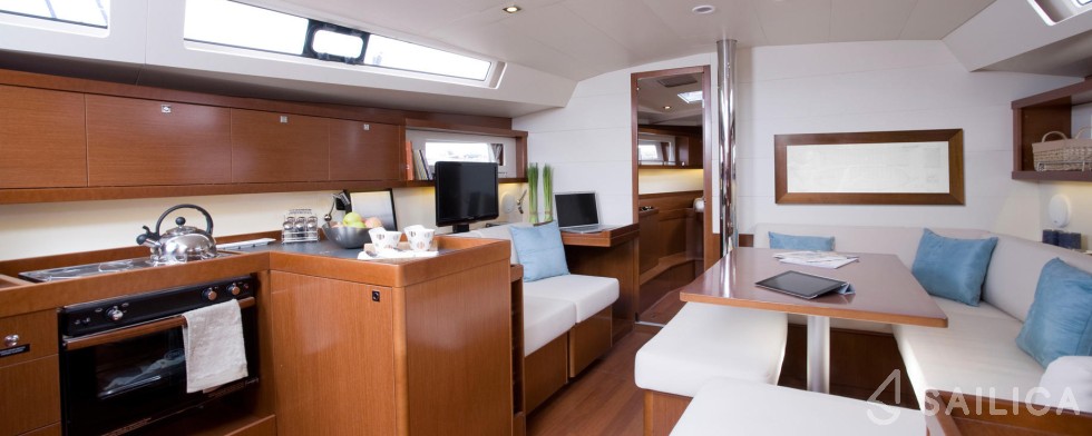 Oceanis 45 - Photo #11 Oceanis 45 - Yacht Charter Sailica