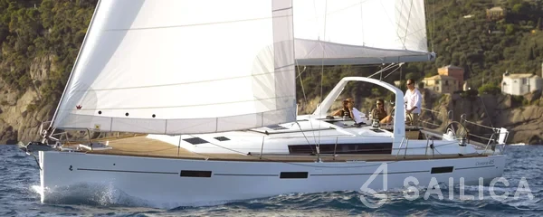 Oceanis 45 - Photo #17 Oceanis 45 - Yacht Charter Sailica