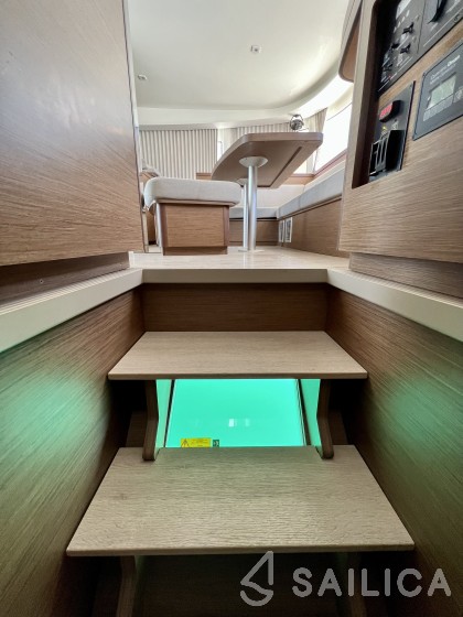 Lagoon 42 - Yacht Charter Sailica