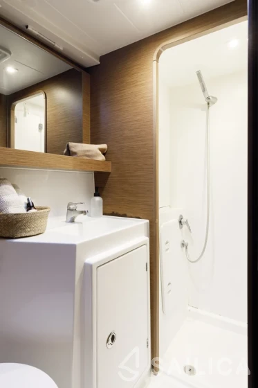 Lagoon 42 - Yacht Charter Sailica