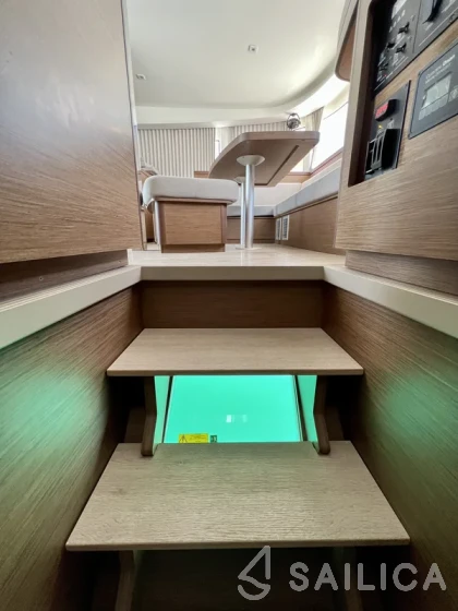Lagoon 42 - Yacht Charter Sailica